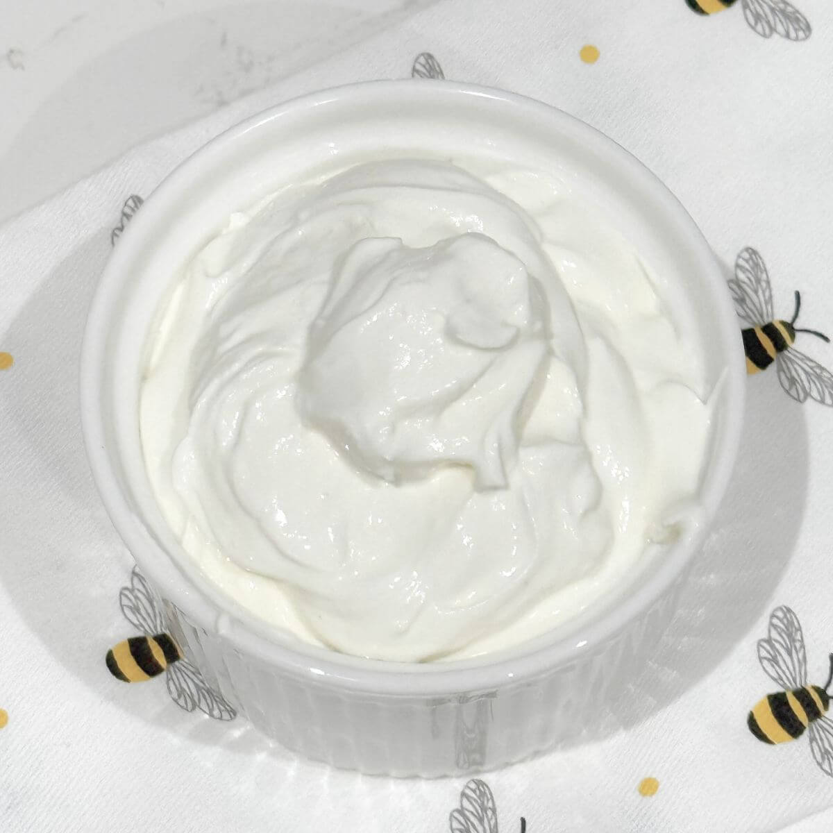 Healthy Greek Yogurt Cream Cheese Frosting: No Butter, Less Sugar